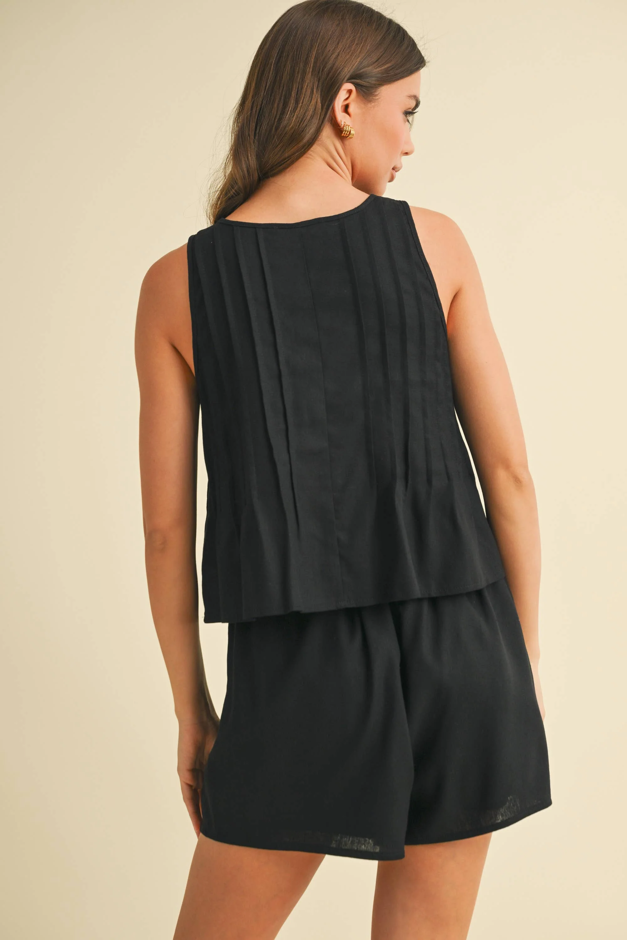 LINEN SLEEVELESS AND SHORTS SET